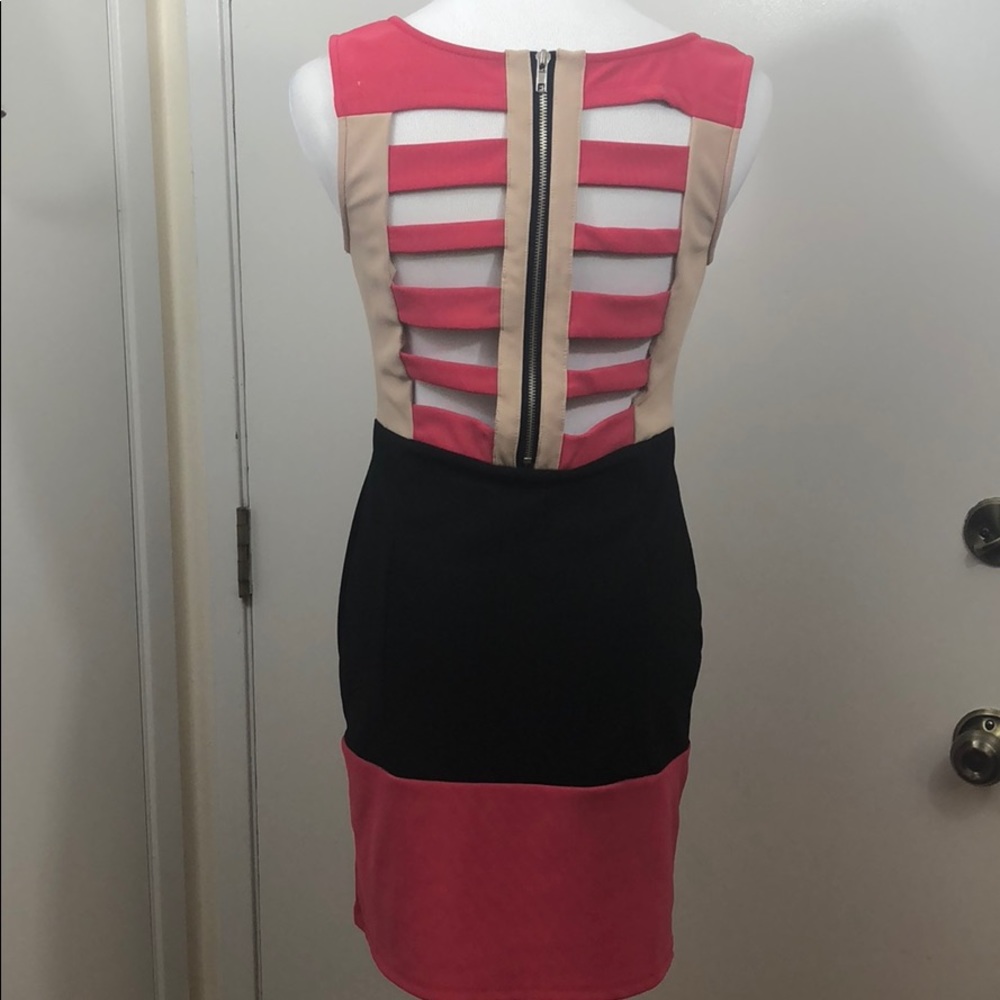 Cute color block dress in amazing condition!